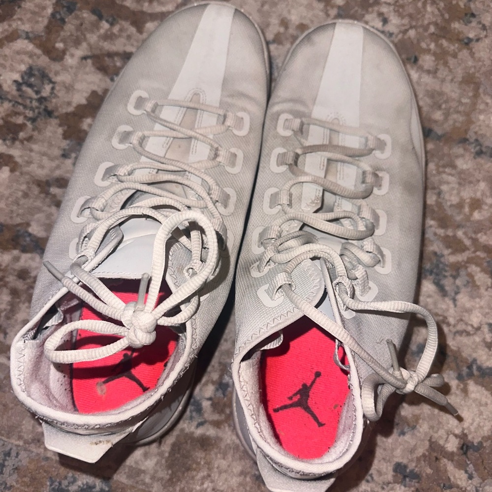 Athletic shoes